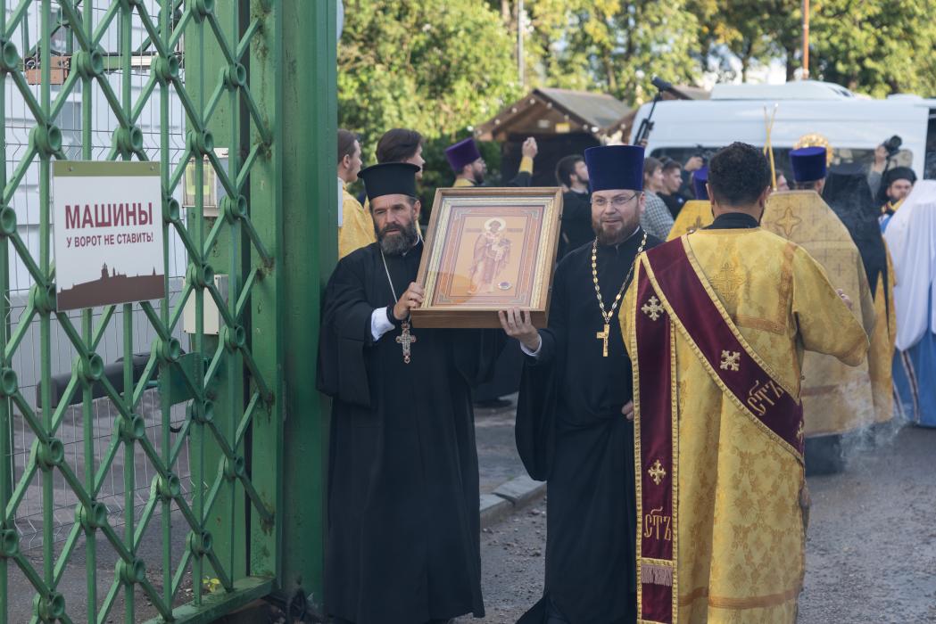 Поклониться святыне: мощи святителя Спиридона Тримифунтского в Троицком соборе в Пскове