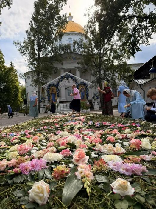 В Псково-Печерском монастыре готовятся к чину погребения Пресвятой Богородицы
