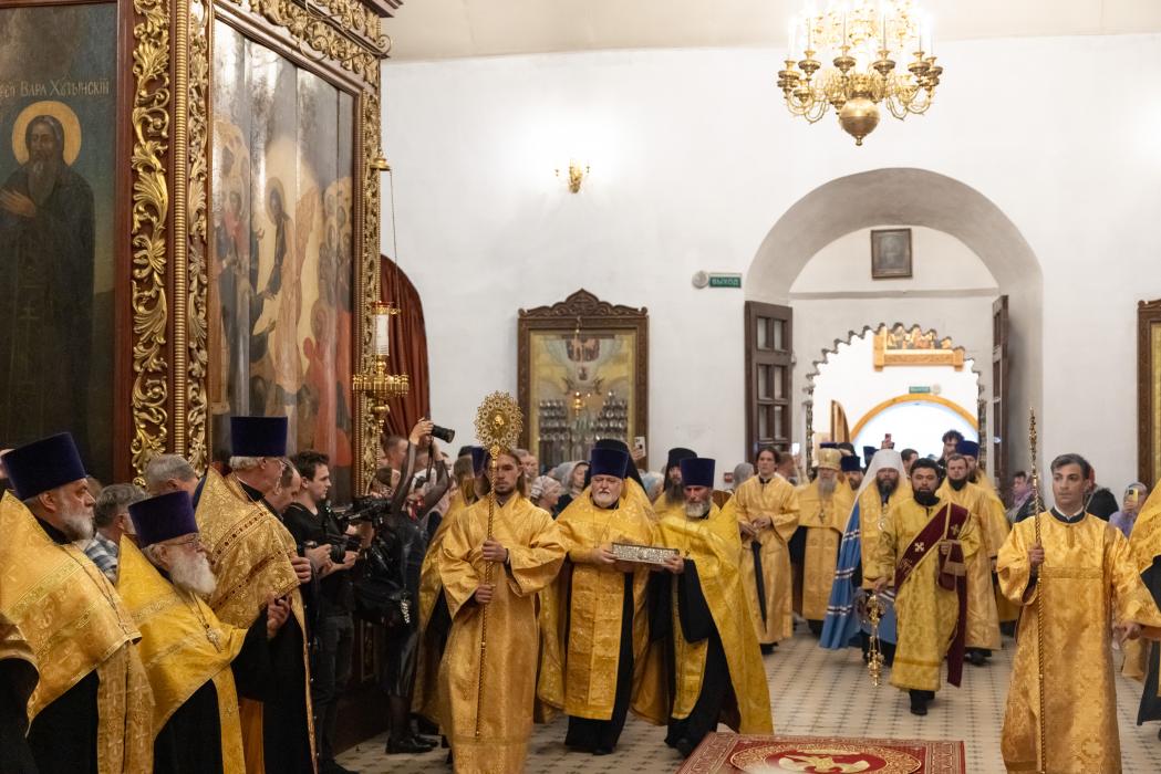 Поклониться святыне: мощи святителя Спиридона Тримифунтского в Троицком соборе в Пскове