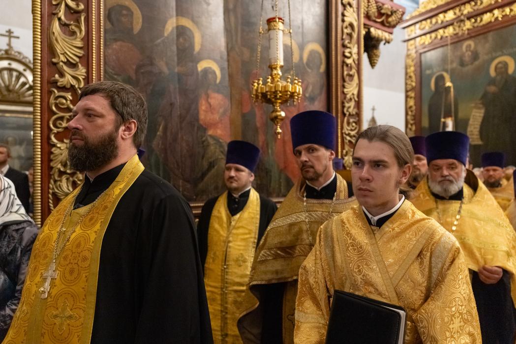 Поклониться святыне: мощи святителя Спиридона Тримифунтского в Троицком соборе в Пскове