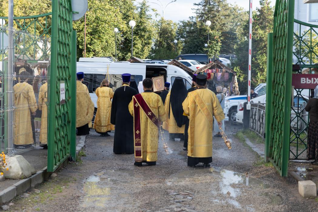 Поклониться святыне: мощи святителя Спиридона Тримифунтского в Троицком соборе в Пскове