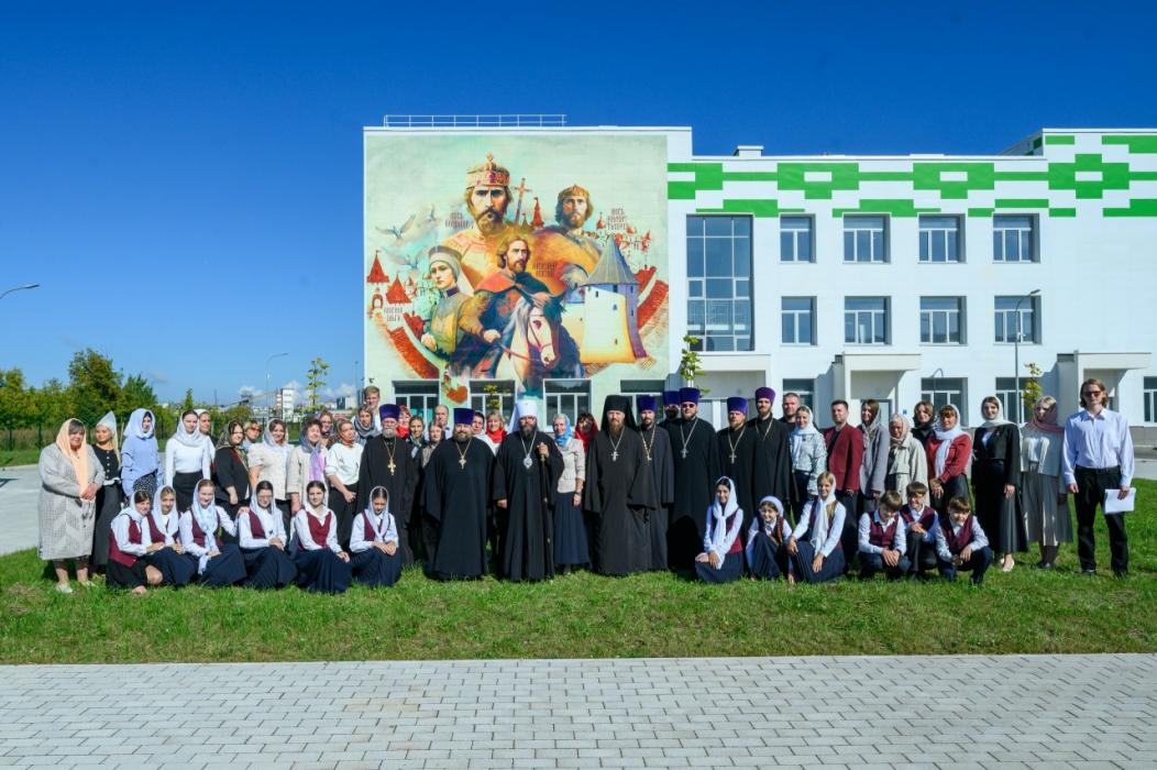 Чин освящения гимназии № 28 в Пскове 
