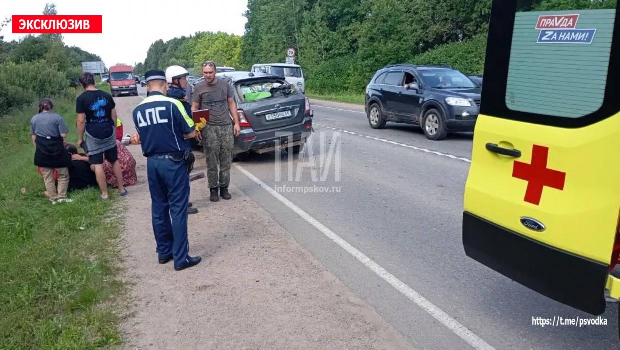 ДТП с опрокидыванием автомобиля произошло в Псковском районе