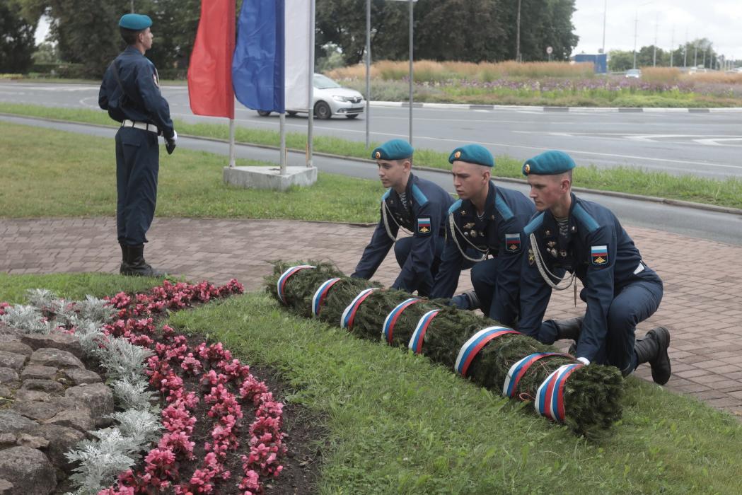 Память героев-десантников почтили в Пскове 