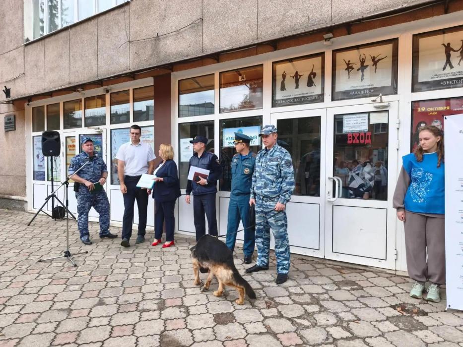 Работу модельного избирательного участка презентовали в Великих Луках