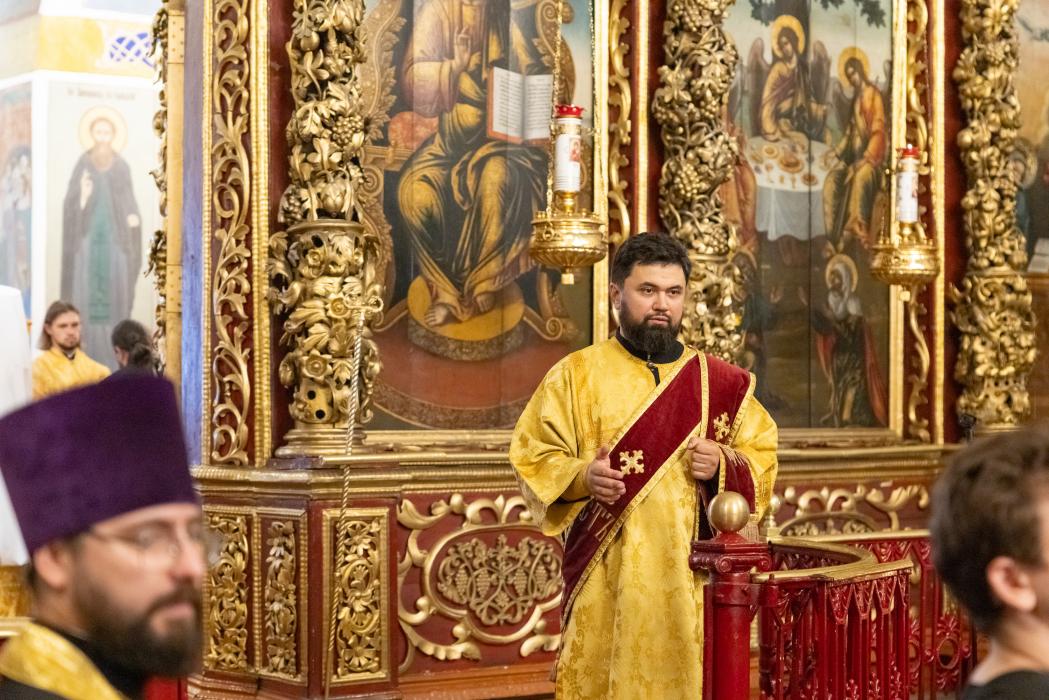 Поклониться святыне: мощи святителя Спиридона Тримифунтского в Троицком соборе в Пскове