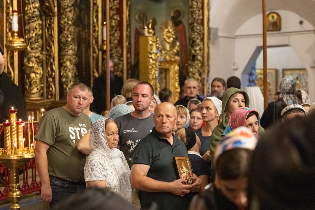 Поклониться святыне: мощи святителя Спиридона Тримифунтского в Троицком соборе в Пскове