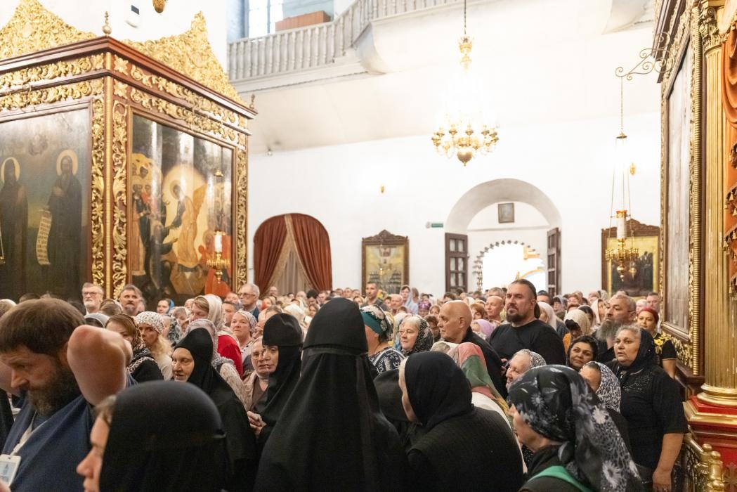 Поклониться святыне: мощи святителя Спиридона Тримифунтского в Троицком соборе в Пскове