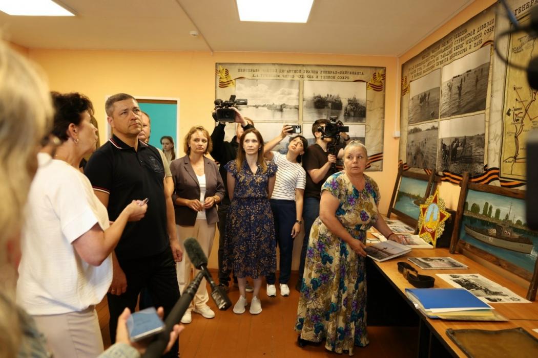 Самолвовский дом культуры посетил губернатор Михаил Ведерников