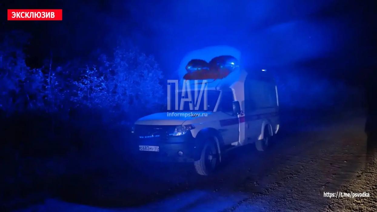 Горящий автомобиль обнаружили в Пыталовском районе