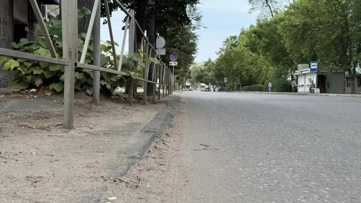 Михаил Ведерников раскритиковал власти Великих Лук за неухоженный вид города