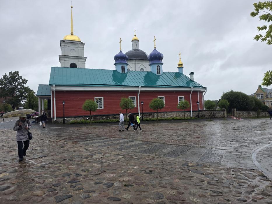 Печоры и Псково-Печерский монастырь