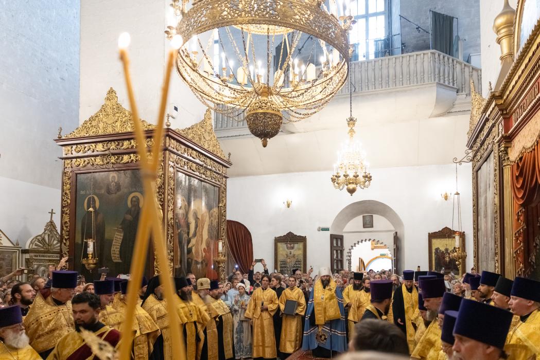 Поклониться святыне: мощи святителя Спиридона Тримифунтского в Троицком соборе в Пскове
