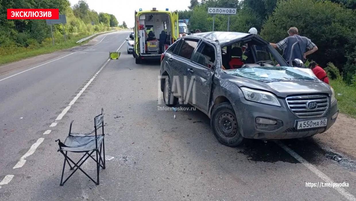 ДТП с опрокидыванием автомобиля произошло в Псковском районе