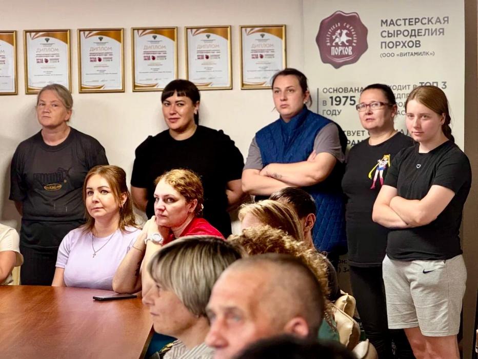 Депутат Антон Мороз принял участие во встрече с коллективом Порховского маслосырзавода
