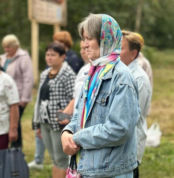 Поклонный крест в деревне Борки