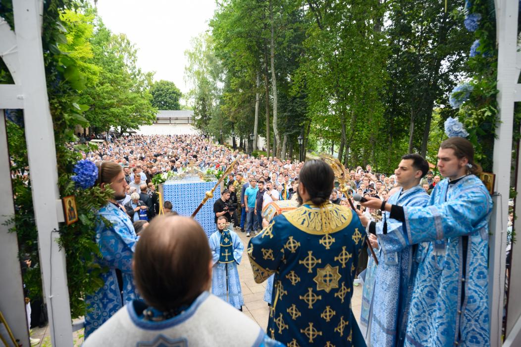 Богослужения в Псково-Печерском монастыре