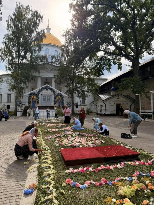 В Псково-Печерском монастыре готовятся к чину погребения Пресвятой Богородицы