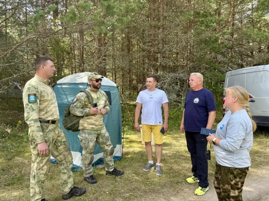 Зампред Заксобрания Псковской области Игорь Дитрих посетил поисковый лагерь «Невельский фронт»