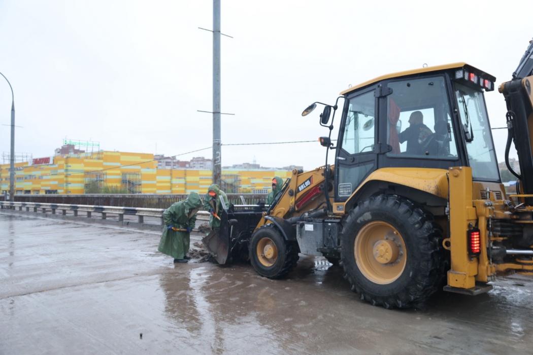 Работы на мосту Александра Невского в Пскове 