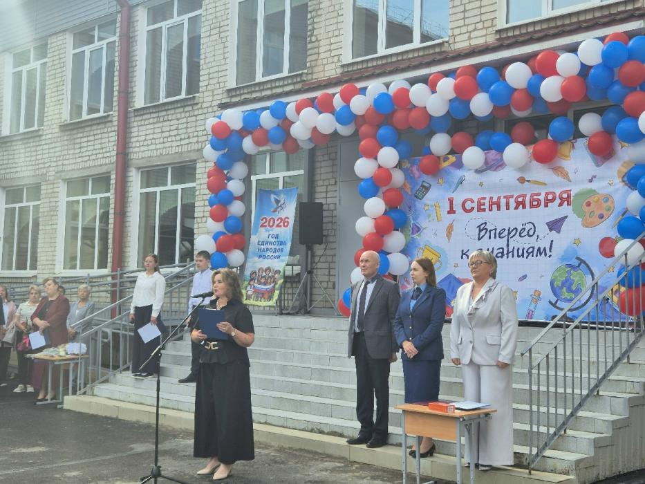 Праздник в Плюсской средней школы 