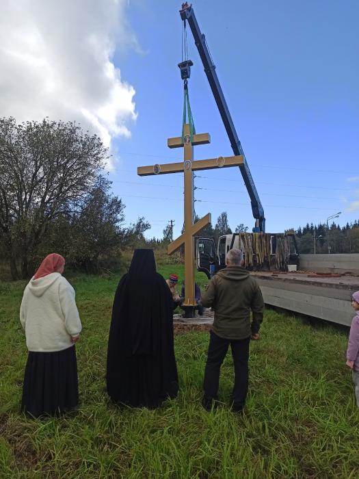 Поклонный крест освятили в Куньинском районе