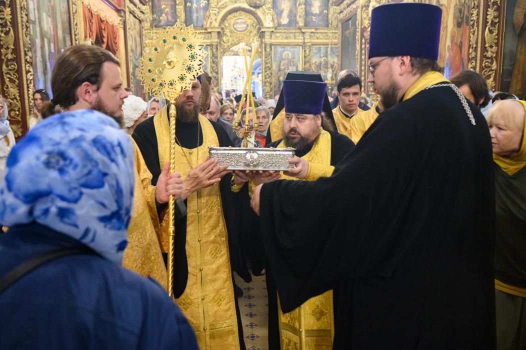 20 тысяч человек поклонились мощам святителя Спиридона в Свято-Троицком кафедральном соборе
