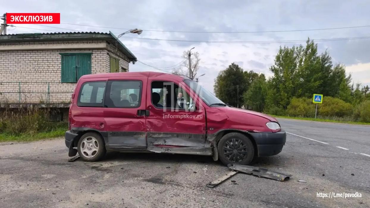 Пожилая женщина пострадала в столкновении двух автомобилей в Локне