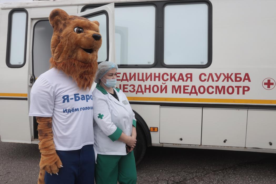 Передвижной медицинский комплекс работает на участковом избирательном участке №1 в Пскове