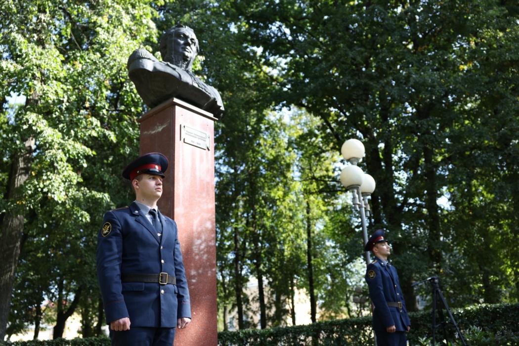Митинг у памятника Кутузову прошёл в Пскове в годовщину Бородинского сражения