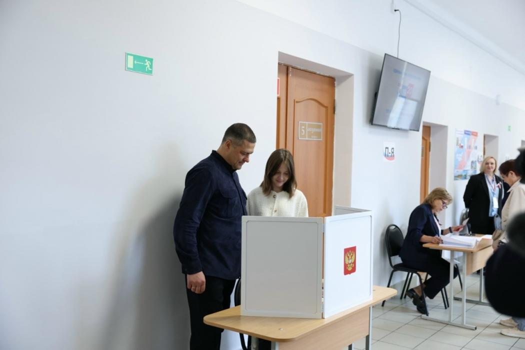 Губернатор Михаил Ведерников проголосовал на выборах