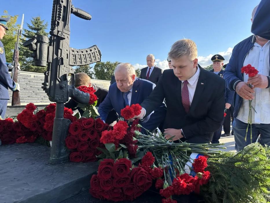 Память погибших десантников почтили в Выбутах