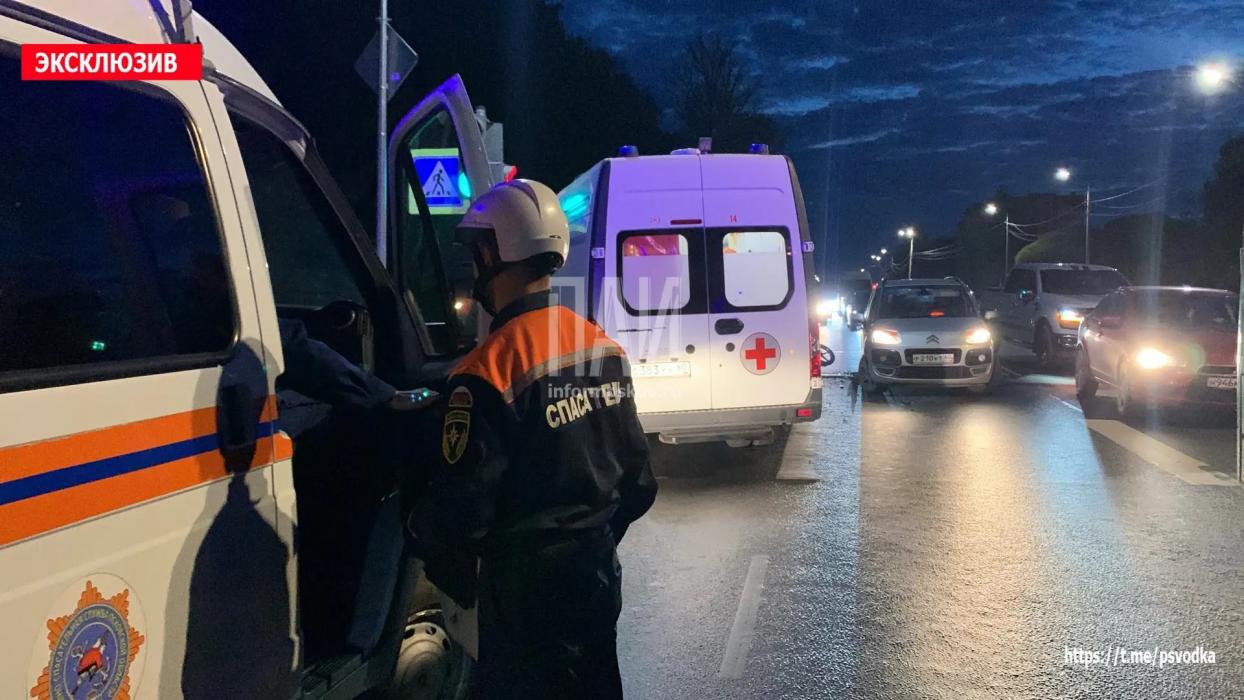 Пьяный мотоциклист врезался в Citroën на перекрёстке в Пскове