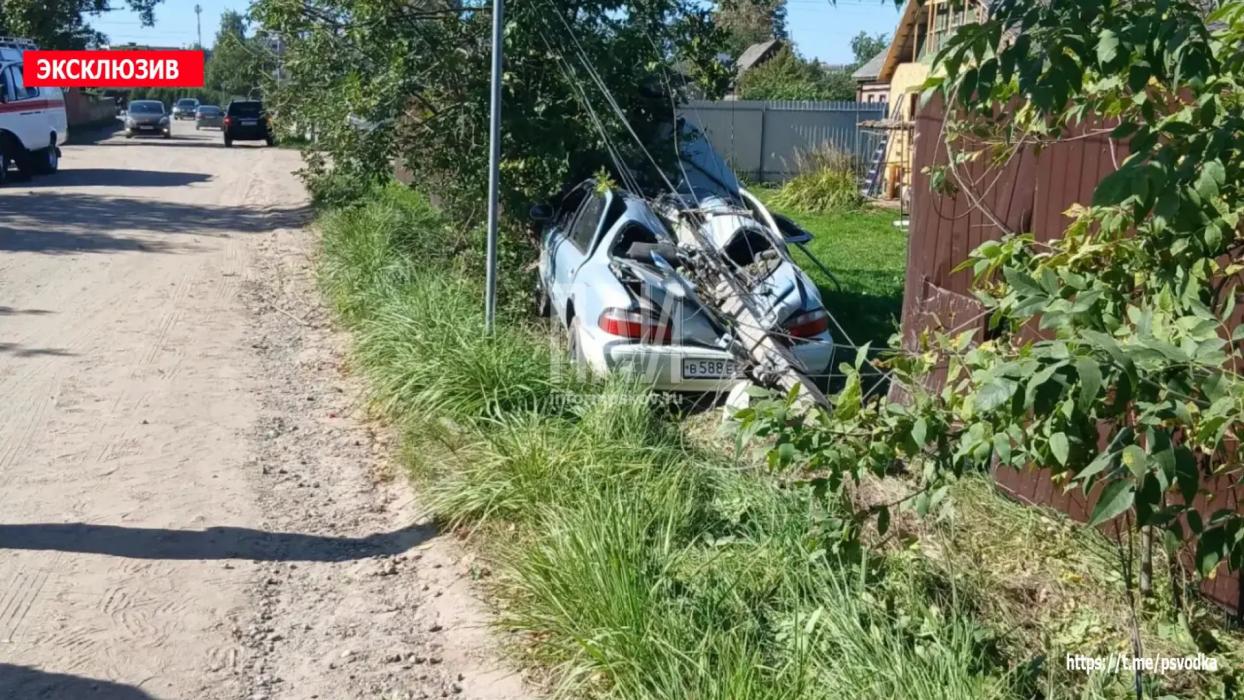 Пьяный водитель на Kia протаранил столб в Великих Луках
