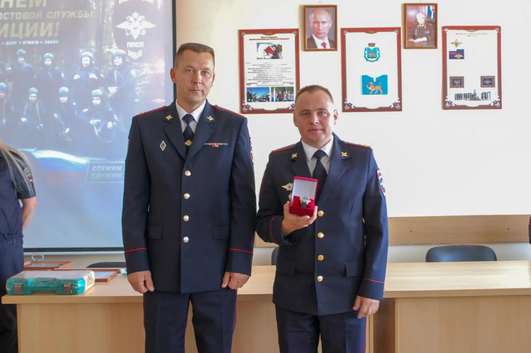Сотрудников патрульно-постовой службы наградили в Пскове