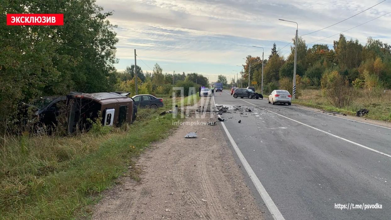 Тройное ДТП с пострадавшим произошло у деревни Логозовичи в Псковском районе