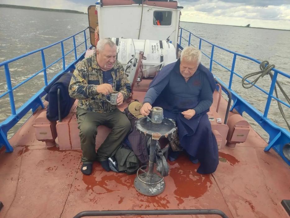 В Псковской области двое рыбаков чудом выжили после опрокидывания лодки в озере