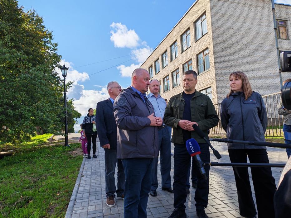Рабочий выезд губернатора Михаила Ведерникова в Новосокольнический округ