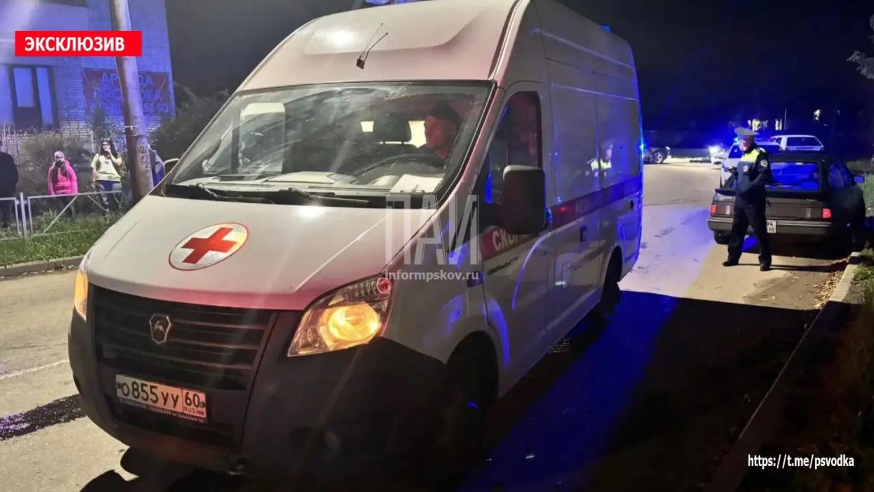 Четыре человека пострадали в результате лобового столкновения автомобилей в Великих Луках