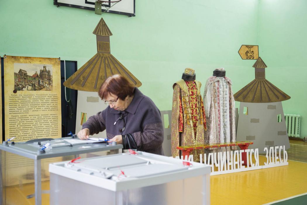 Избирательный участок в стиле Псковского веча
