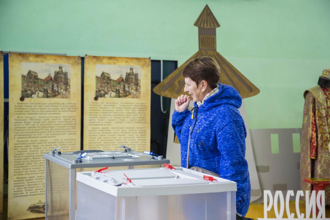 Избирательный участок в стиле Псковского веча