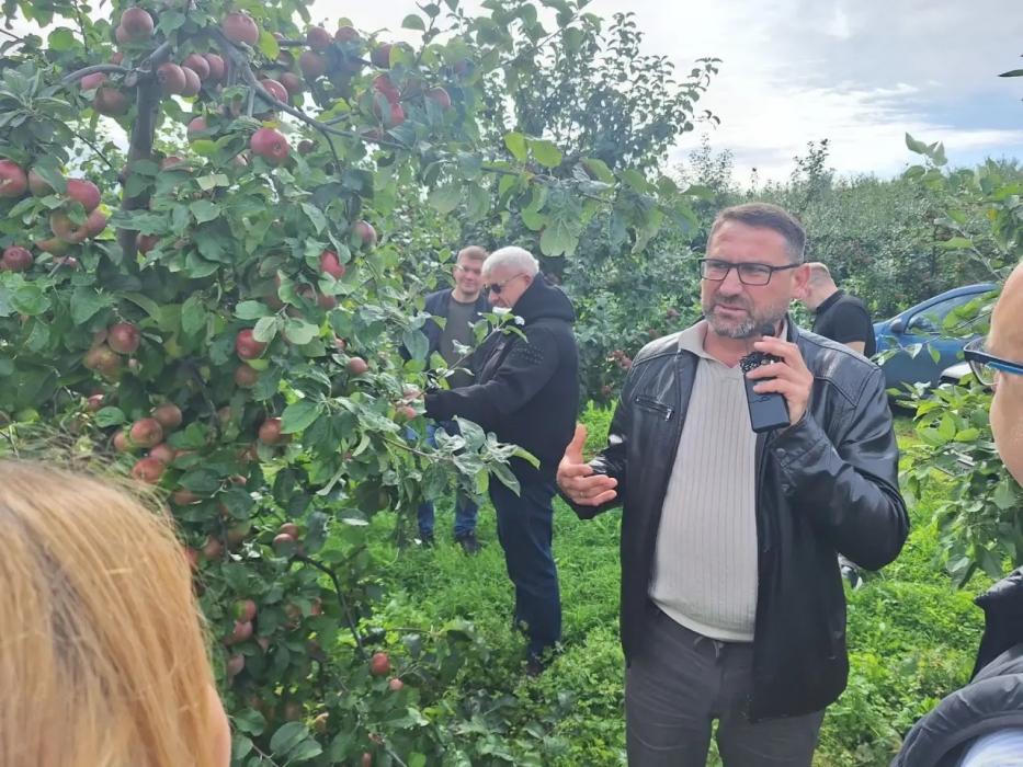 Аграрии из России и Беларуси приехали в Себежский район за опытом садоводства
