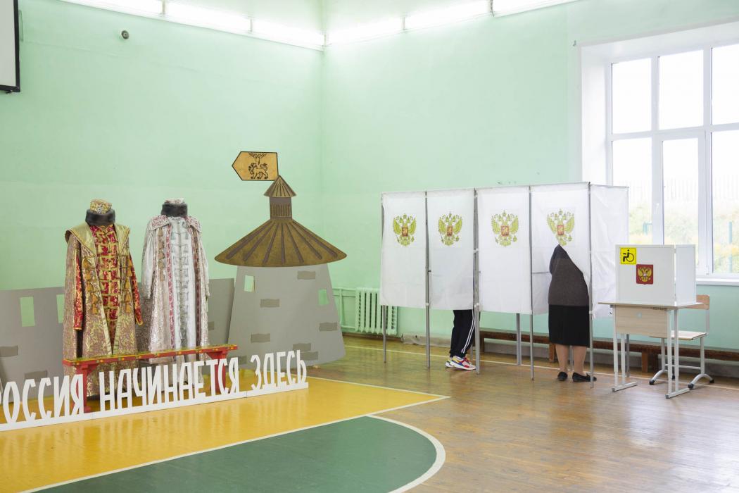 Избирательный участок в стиле Псковского веча