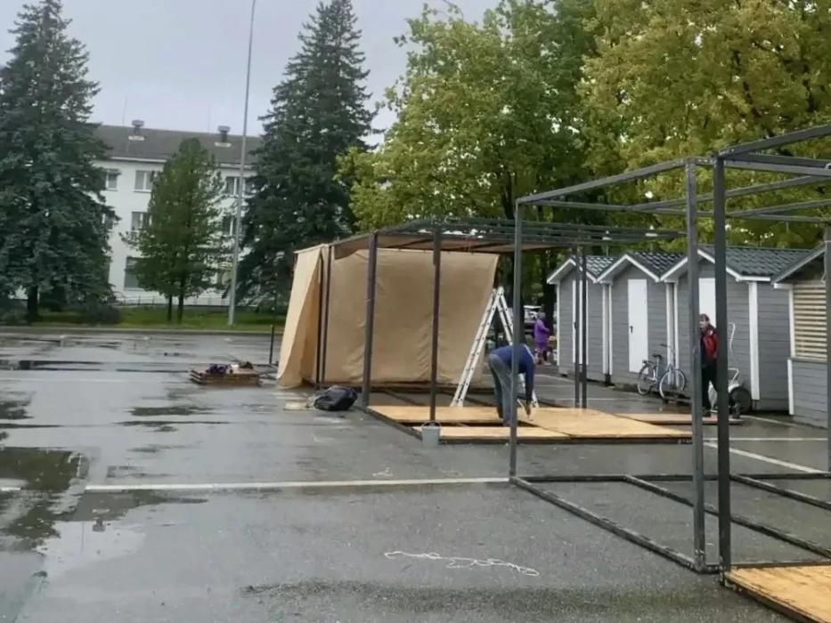 В Печорах начался монтаж площадки фестиваля монастырской кухни «Архондарик»