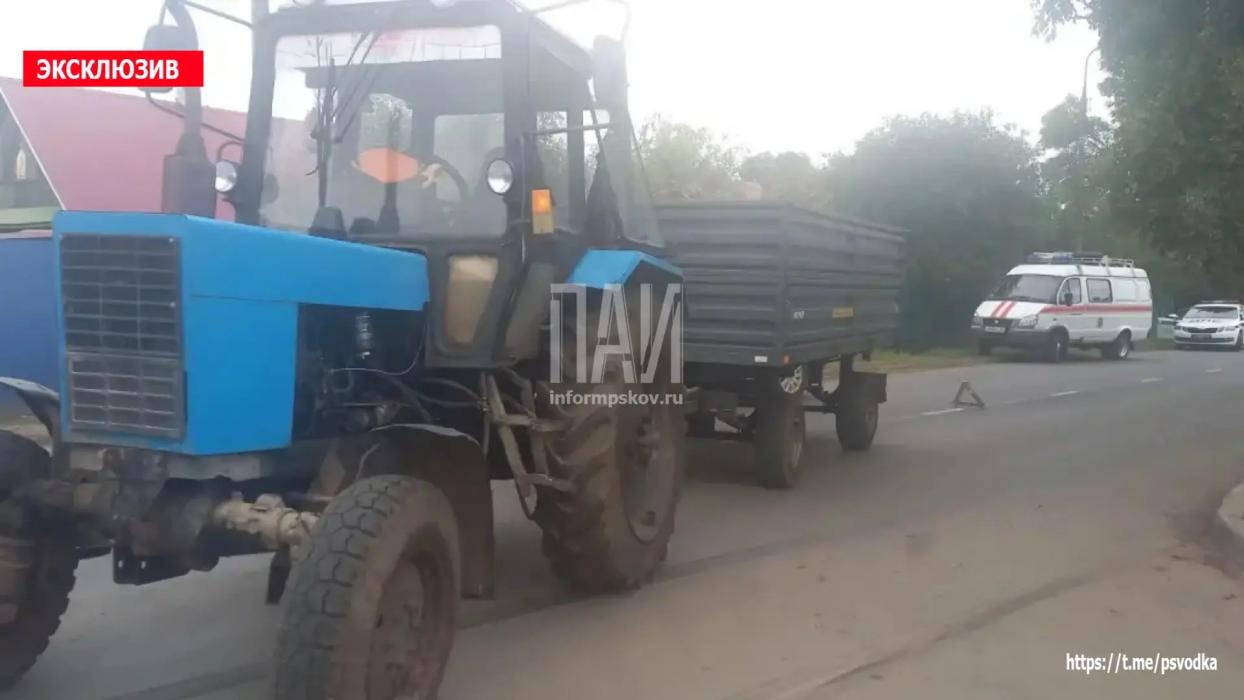 Трактор столкнулся с автомобилем в Великих Луках, есть пострадавшие