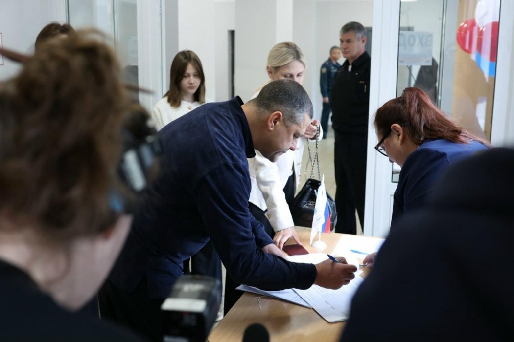Губернатор Михаил Ведерников проголосовал на выборах