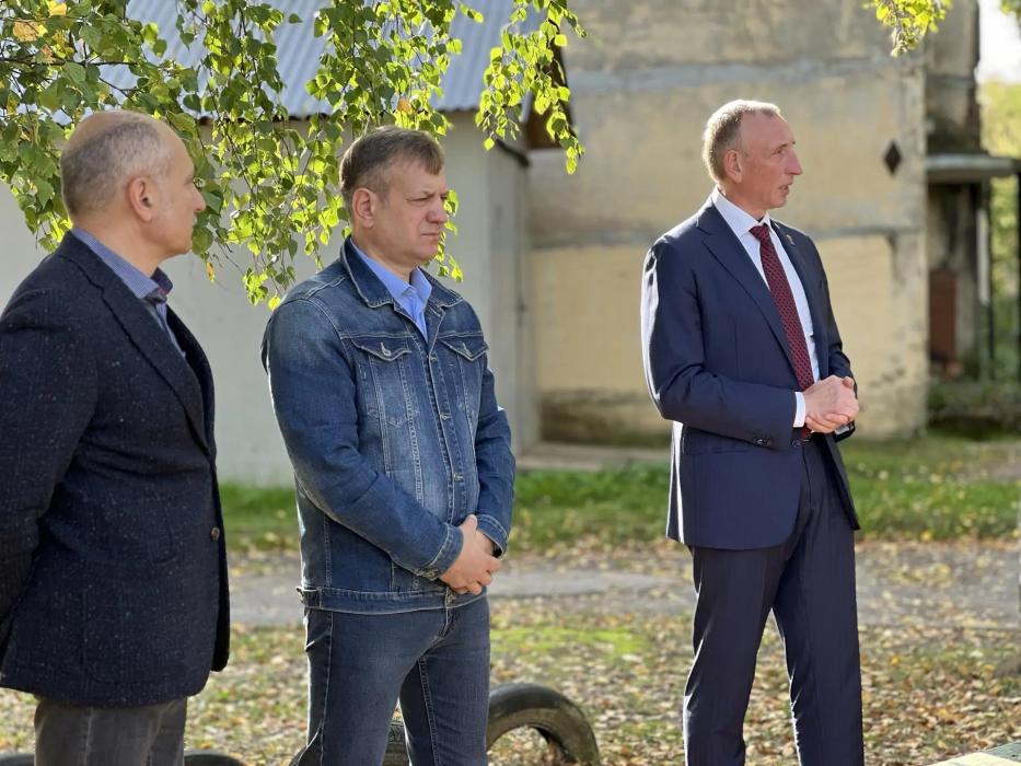 Стадион для гимназии и школьные автобусы: жители Печорского района рассказали о проблемных вопросах