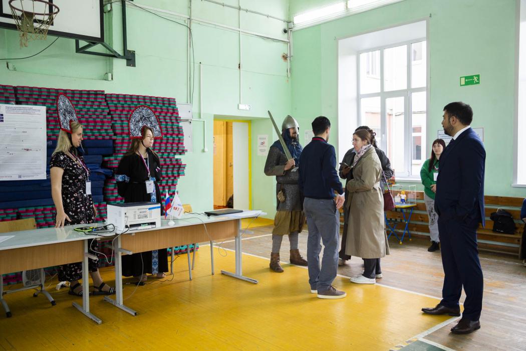 Избирательный участок в стиле Псковского веча