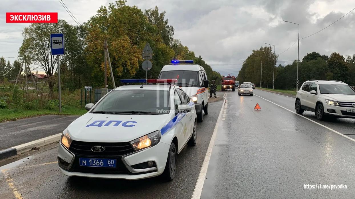 В Псковском районе при столкновении Renault и Subaru пострадала девушка