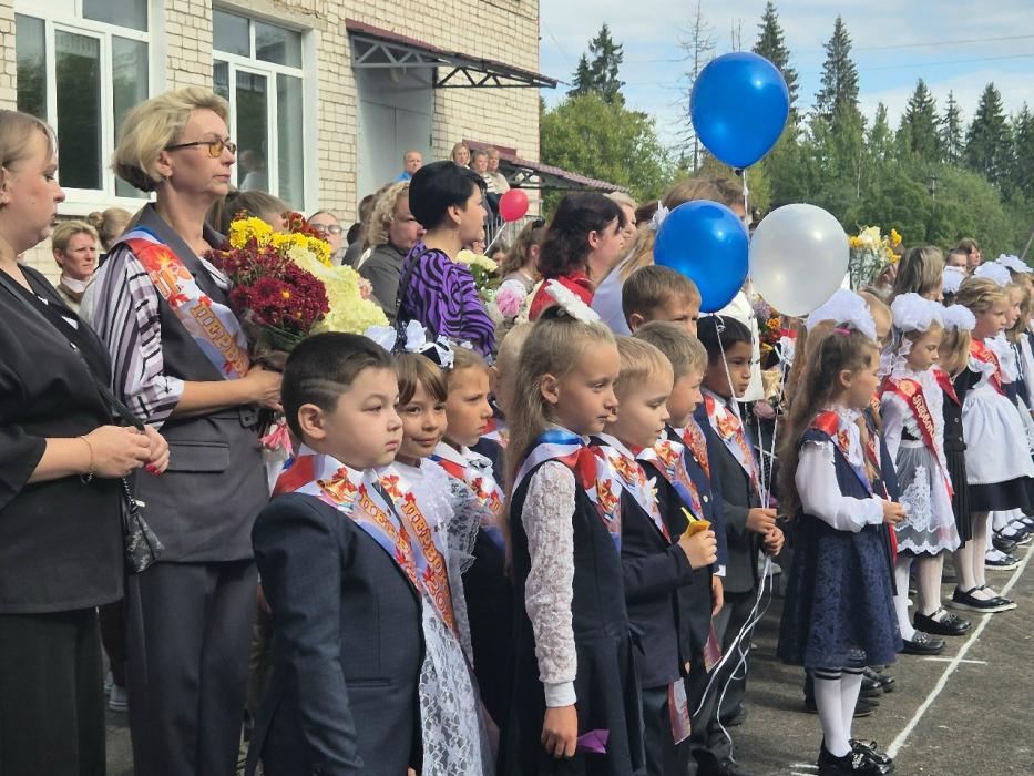 Праздник в Плюсской средней школы 